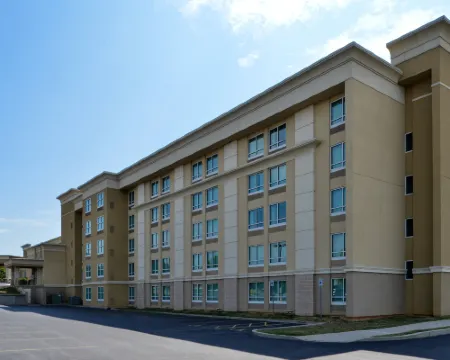 Holiday Inn 馬丁 伯克利縣酒店