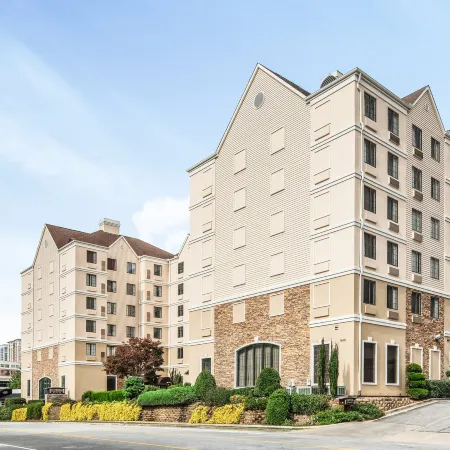 Homewood Suites by Hilton Atlanta Buckhead Pharr Road Отели рядом с достопримечательностью «Станция метро Lindbergh»