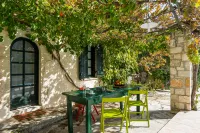 Dream 2 -Traditional House with Pool to Share