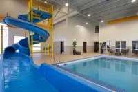 Microtel Inn & Suites by Wyndham Bonnyville - Parkplatz