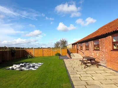 Dairy Barns Hotels in Neatishead