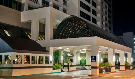 Hilton Woodland Hills/ Los Angeles Отели рядом с достопримечательностью «Valley Presbyterian Church»