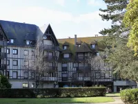 Les Jardins du Yacht Club Отели в г. 