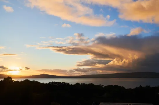 The Culloden Estate and Spa Рядом с отелем Photos