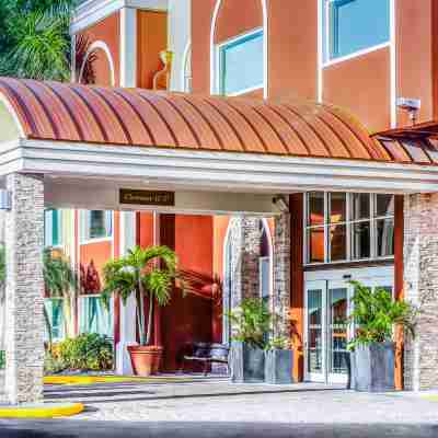 Holiday Inn Express & Suites Bradenton West Hotel Exterior