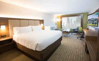 Holiday Inn Express & Suites Greenwood Mall Hotels in Гринвуд