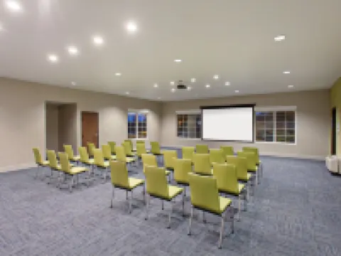 Holiday Inn Express & Suites OAKLAND-AIRPORT by IHG Hotels in Oakland