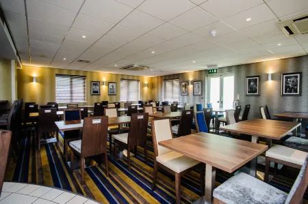 Holiday Inn Express Canterbury Отели в г. Chilham