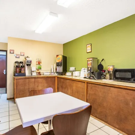 Super 8 by Wyndham Craig