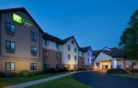 Holiday Inn Express & Suites Bradley Airport Hoteles en Windsor Locks