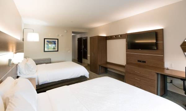 Holiday INN EXP Stes Vineyard