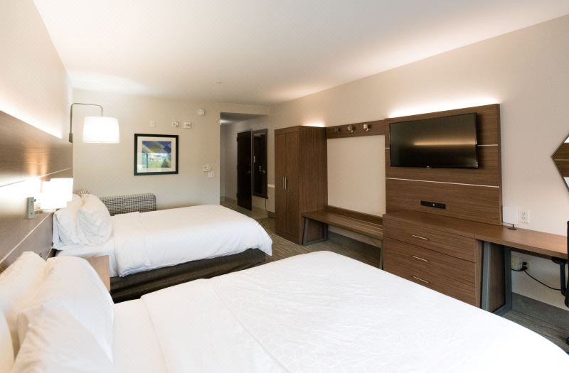 Holiday INN EXP Stes Vineyard