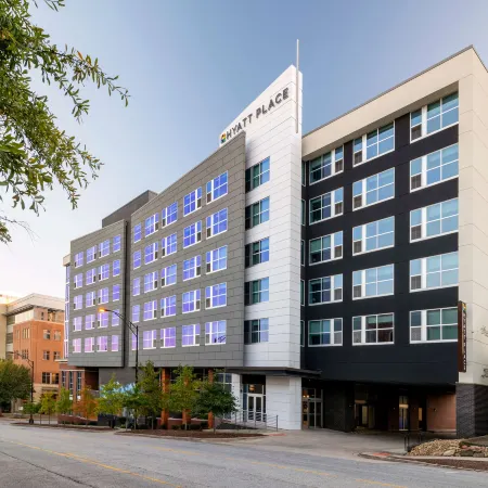 Hyatt Place Greenville Downtown Отели рядом с достопримечательностью «Театр Warehouse»