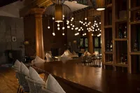 DoubleTree by Hilton Weerawila Rajawarna Resort - bar