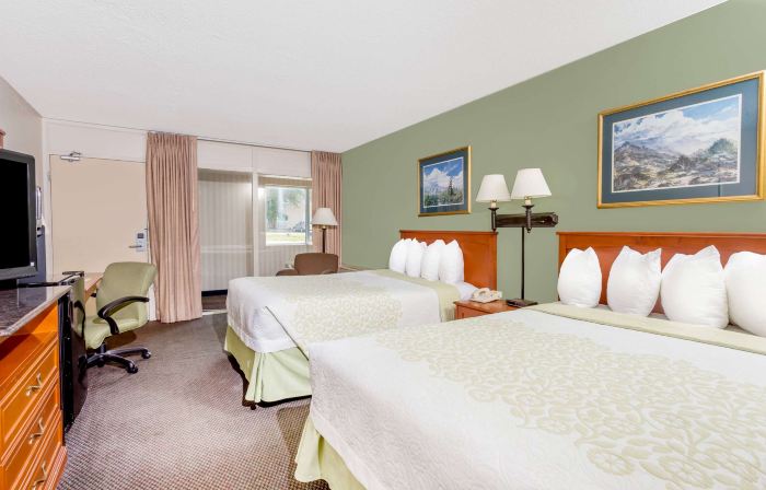 Days Inn by Wyndham Cedar Falls- University Plaza