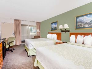 Days Inn by Wyndham Cedar Falls- University Plaza