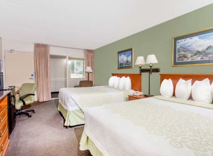 Days Inn by Wyndham Cedar Falls- University Plaza