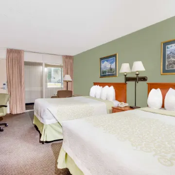 Days Inn by Wyndham Cedar Falls- University Plaza