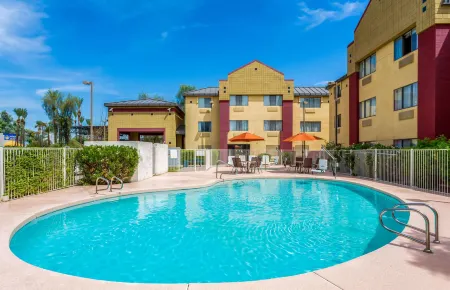 Super 8 by Wyndham - Mesa/Gilbert Отели рядом с достопримечательностью «Lake Ramada»