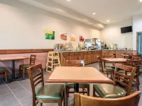 Quality Inn & Suites East Troy I-43 Hotels in Walworth County