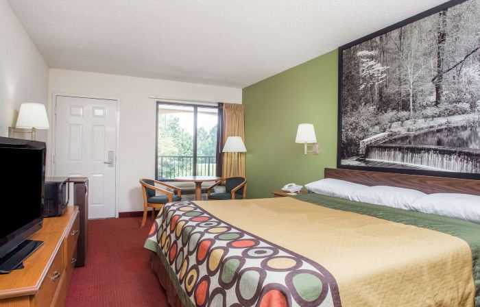 Super 8 by Wyndham Lavonia