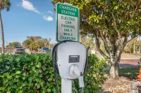 Quality Inn & Suites Palatka Riverfront - Parkplatz