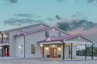 Super 8 by Wyndham Talladega Al Hotels in Talladega