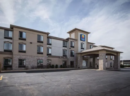 Comfort Inn Crystal Lake - Algonquin Hotels in McHenry