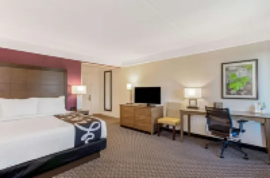 La Quinta Inn & Suites by Wyndham Panama City Hotels in 