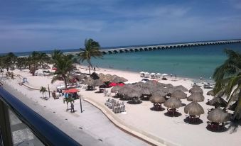 Playa Linda Hotel