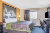 Super 8 by Wyndham Imlay City - Motels