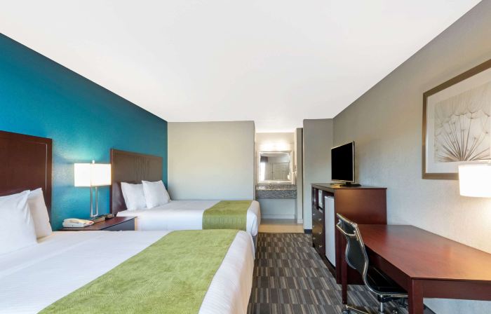 Days Inn by Wyndham Snyder