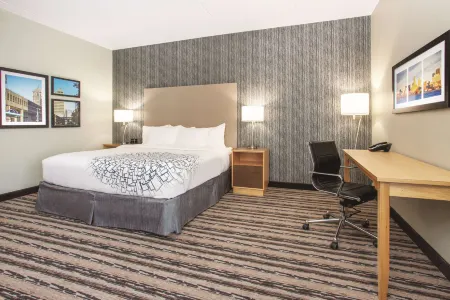 La Quinta Inn & Suites by Wyndham Buffalo Amherst Отели в г. Пендлтон