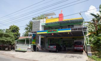 RedDoorz Near Banyuwangi Baru Station