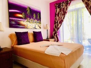 Room in B&B - Superior Basic Room with Swimming Pool Air Conditioning and Parking