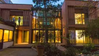 Eden Lodge Paris - Bed and Breakfasts