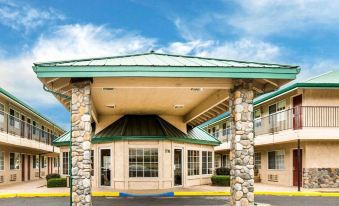 Quality Inn & Suites Minden