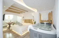 Naxos Island Escape Suites - Hot Tub