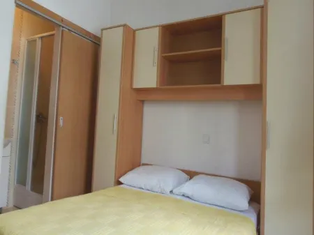 Apartments Jela Отели рядом с достопримечательностью «Tucepi Beach»