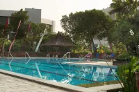 Bumi Surabaya City Resort - piscine