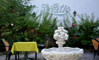 Logis Hôtel du Centre - Halte idéale en Cyclotourisme Avec Garage à vélos Clos