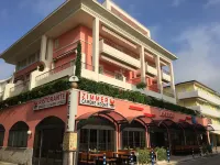 Casa Merano Residence & Restaurant Bibione Centro فنادق في سان ميشيل آل تاليامنتو