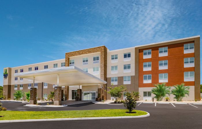 Holiday Inn Express & Suites Ruskin - Sun City by IHG