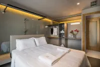 Icarus Hotel
