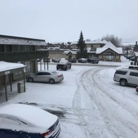 Snowshoe Motel