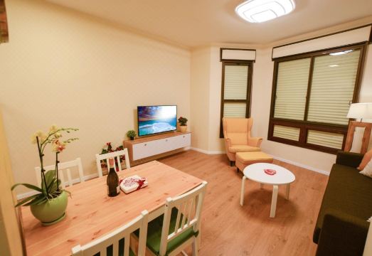 로치실드 럭셔리 스위트 하이파 로비