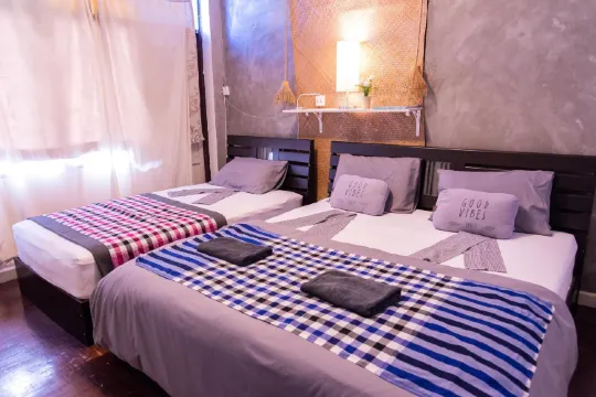 ห้องพักสำหรับสามท่าน พร้อมห้องน้ำรวม