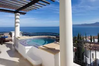 Anassa - Hot Tub