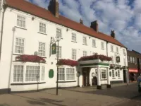 The Golden Lion Hotel - Pysäköinti