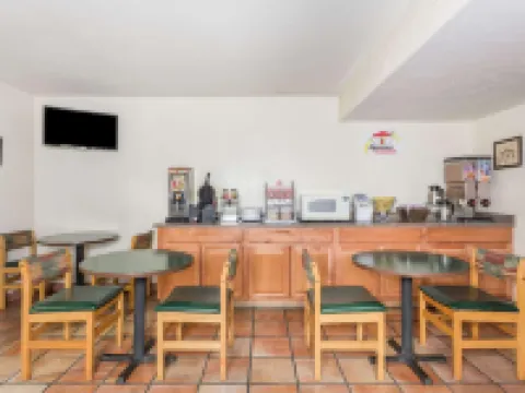 Super 8 by Wyndham Cottonwood Hotels in Cottonwood